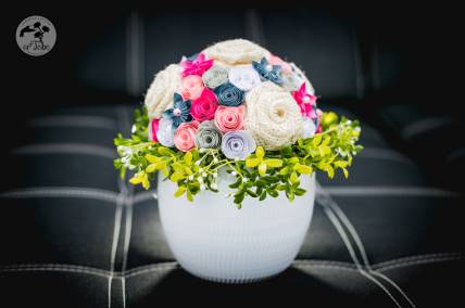 Květináček zdobený papírovými a jutovými růžemi - 360 Kč arTobo